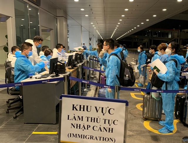 Trung Quốc điều chỉnh chính sách phòng chống dịch và xuất nhập cảnh